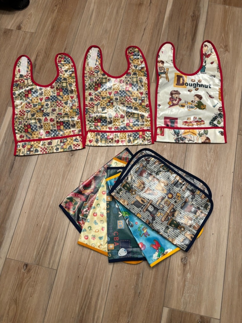 Droodle Bibs Waterproof and Placemats 8 piece Set Unisex